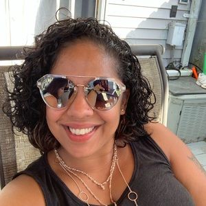 Meet your Posher, Monique